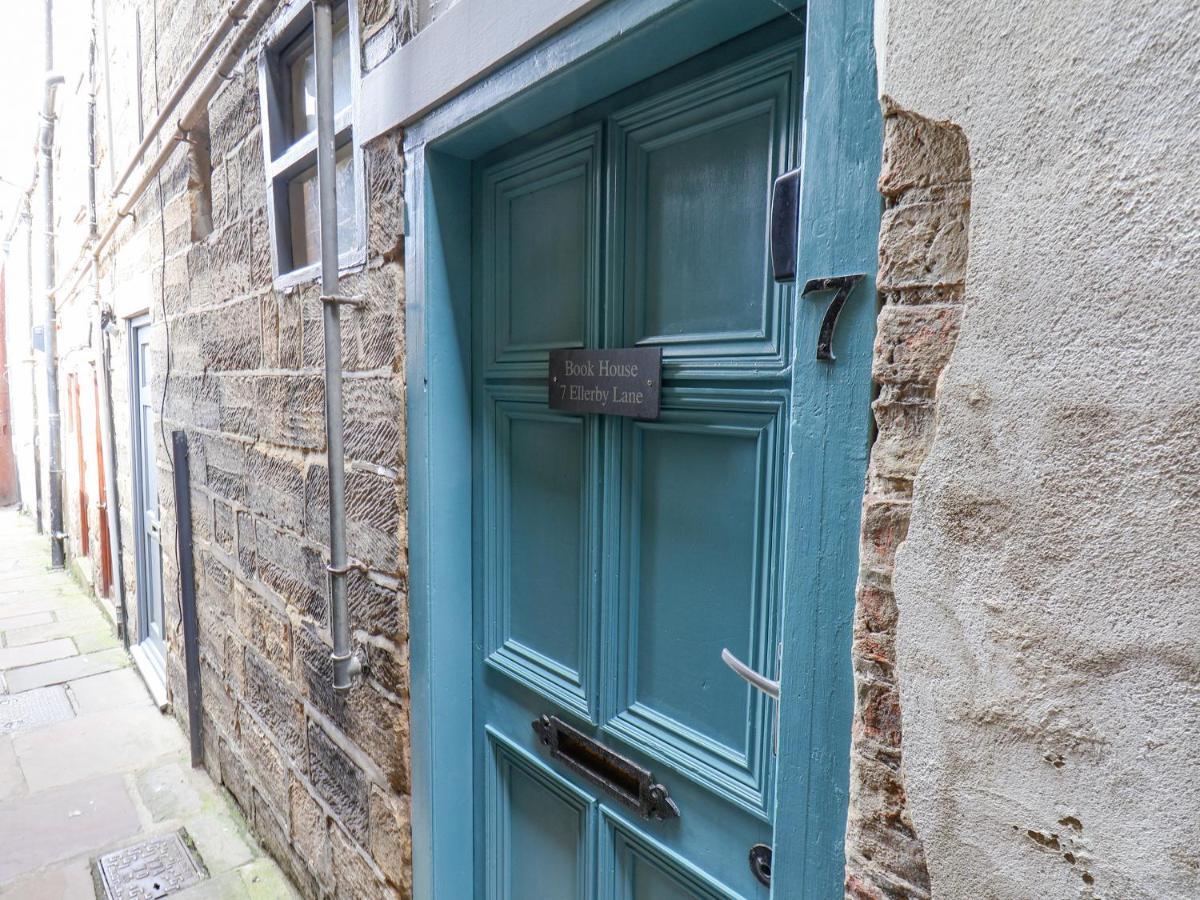 Book House Apartment Whitby Exterior photo